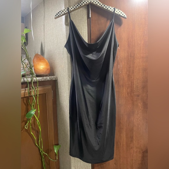NWT Elegant Classy Curvy Sexy Satin Stretchy Black Bodycon Midi Dress size Large - Picture 3 of 15